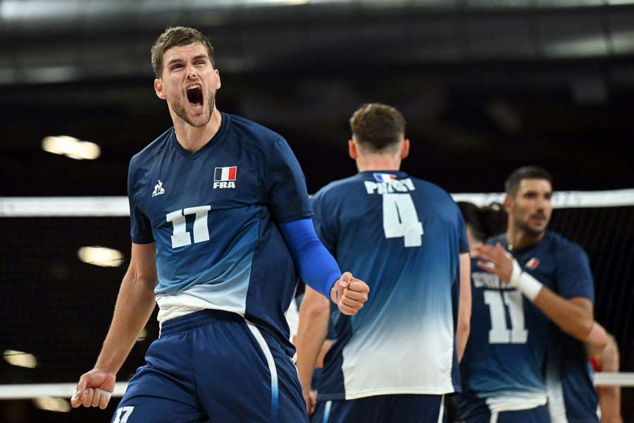 Muita ação no voleibol masculino e feminino