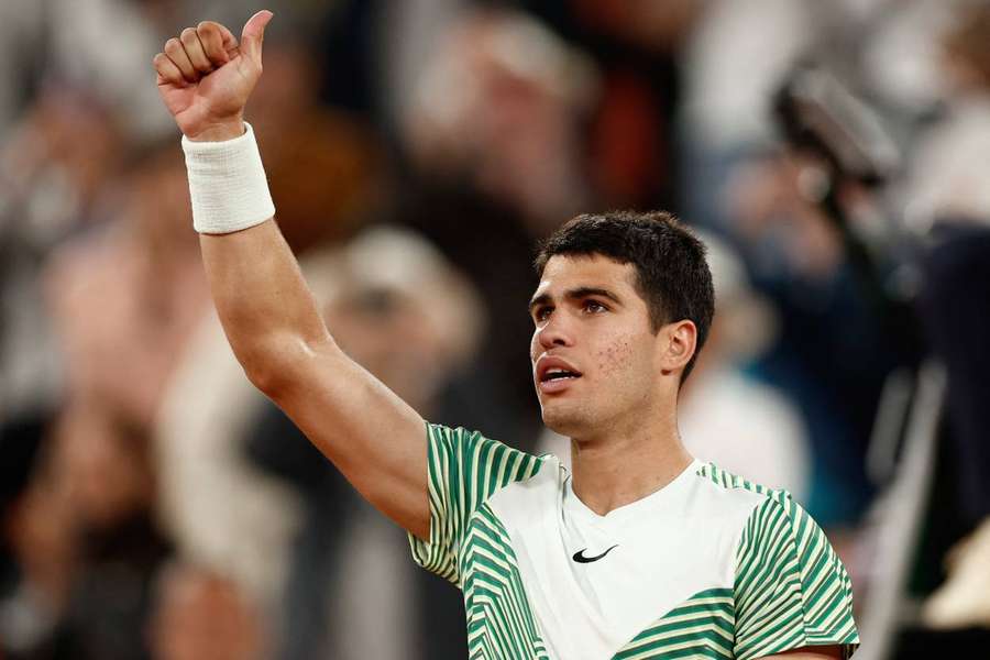 Alcaraz defeated Tsitsipas to get to the French Open final four