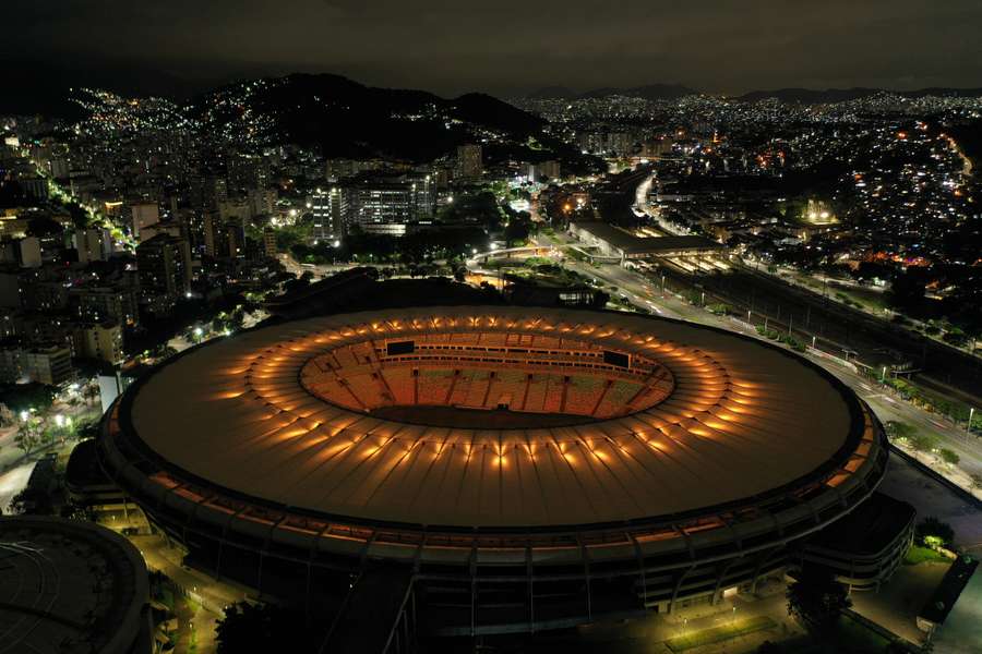 Dalle luci del Maracanà al Cristo di Rio oroverde: così il Brasile saluta O Rei