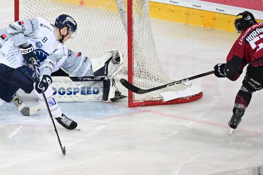 Skvělý zákrok Nicka Malíka.