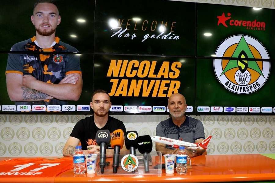 Nicolas Janvier durante a apresentação no Alanyaspor