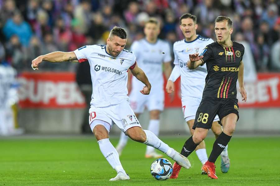 Podolski joga atualmente no Górnik Zabrze