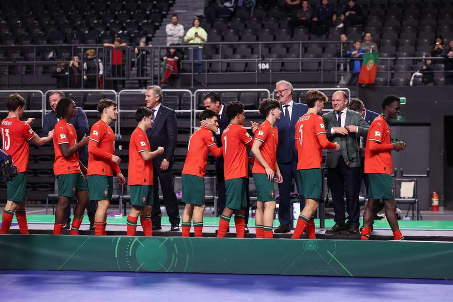 Jogadores portugueses recebem medalha de ouro