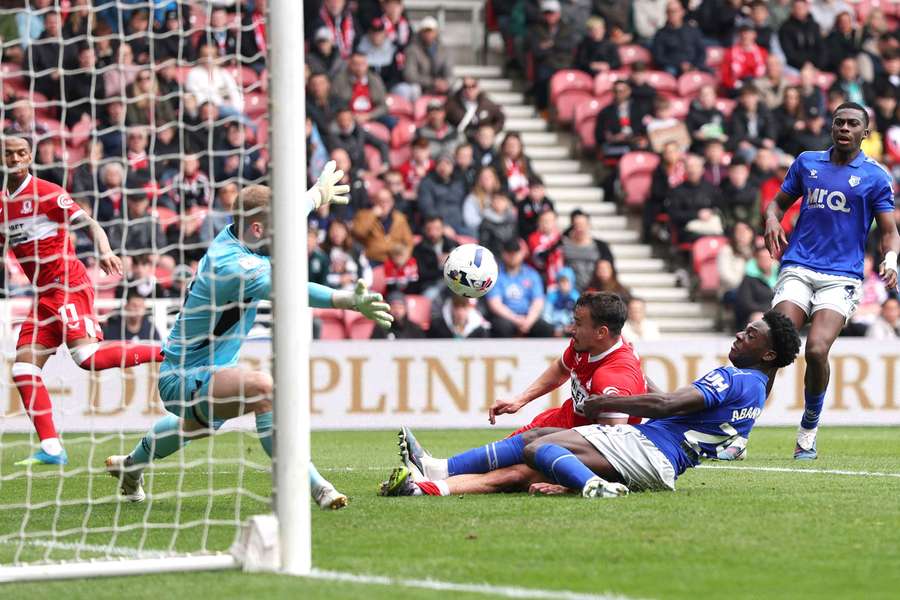 Strelec pri góle na 2:0.