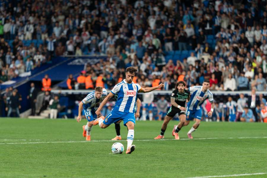 Javi Puado estará varios meses de baja 