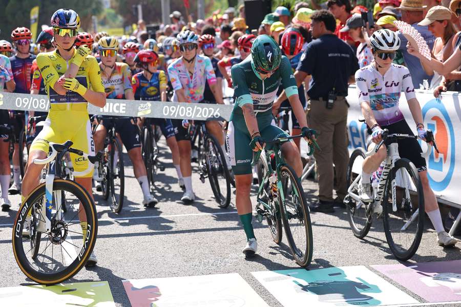 Le peloton ce dimanche. Le peloton ce dimanche.