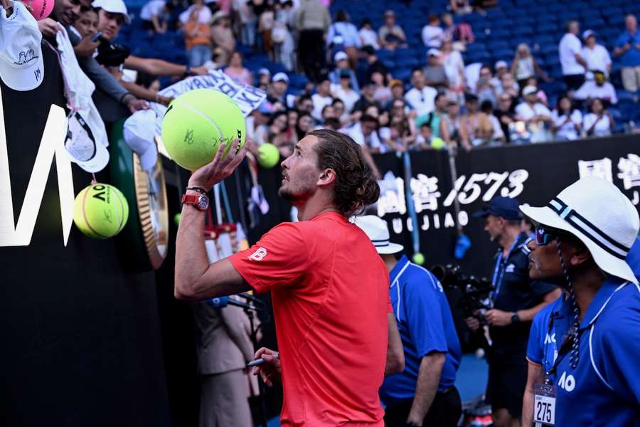 Alexander Zverev kämpft am frühen Freitagmorgen um den Finaleinzug bei den Australian Open.
