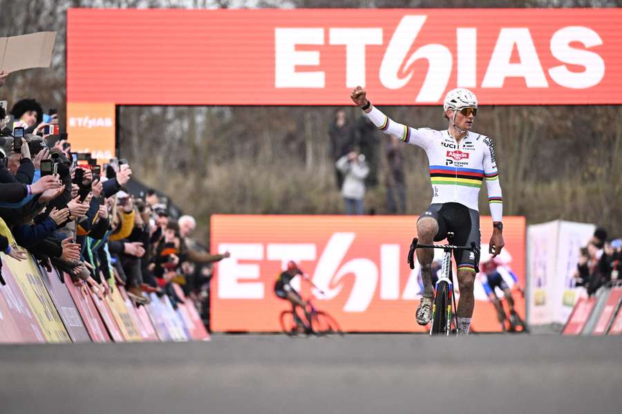 Van der Poel se adjudica también el ciclocrós de Maasmechelen