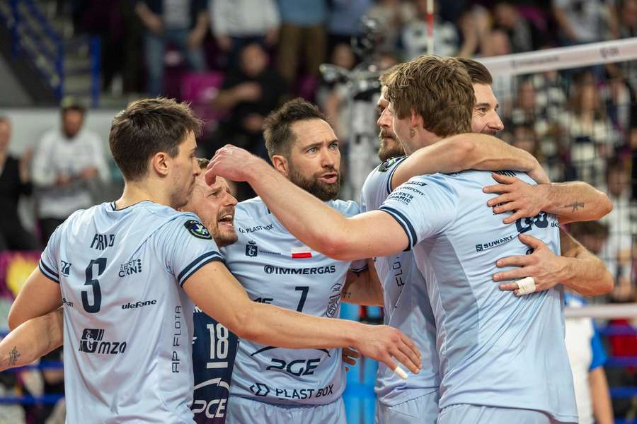 Porażka we Włoszech zepchnęła Projekt Warszawa na trzecie miejsce w grupie, ale jest awans