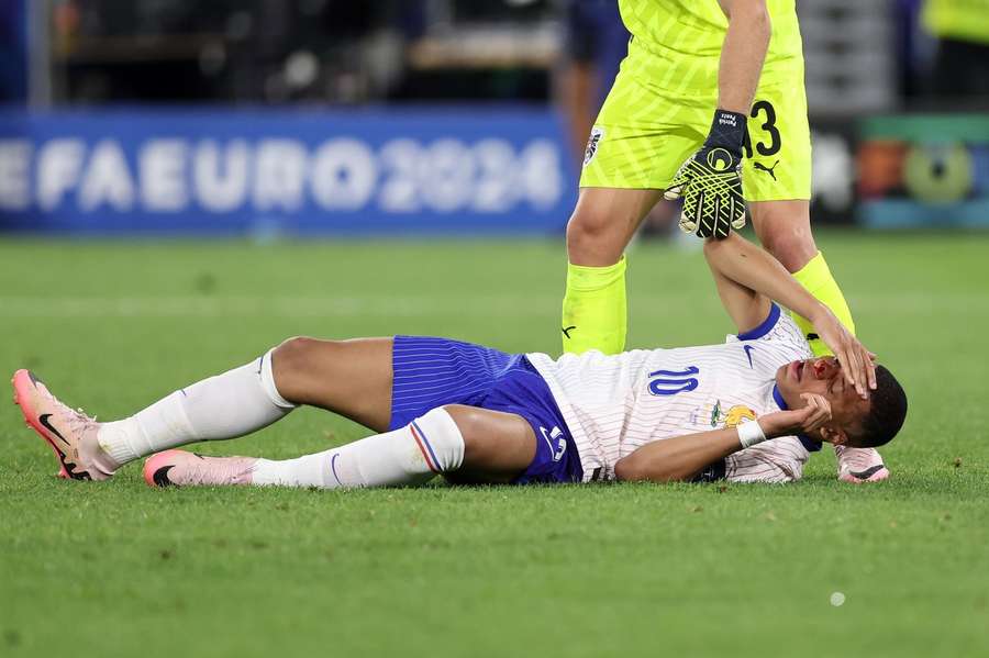 Kylian Mbappé brak zijn neus tijdens de wedstrijd tegen Oostenrijk