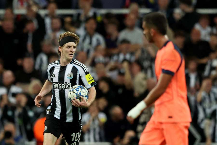 Gordon celebrates goal vs Barcelona