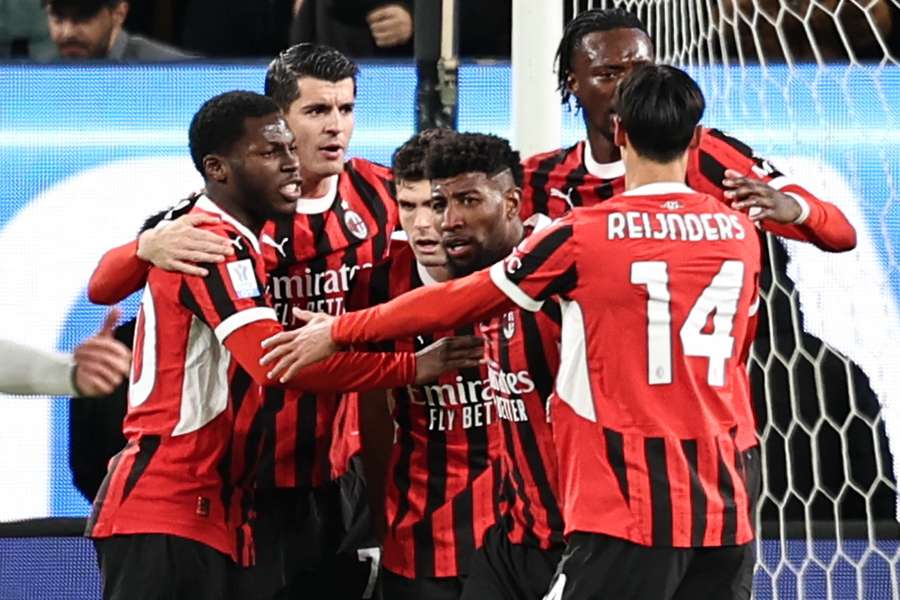 El Milan celebra uno de sus goles contra la Juventus
