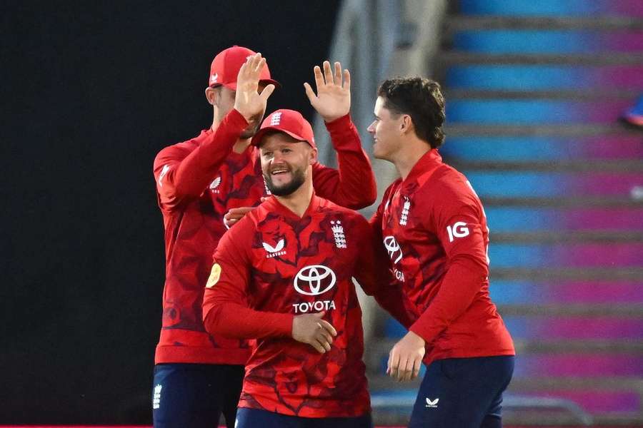 Duckett stars as England complete T20 sweep against West Indies