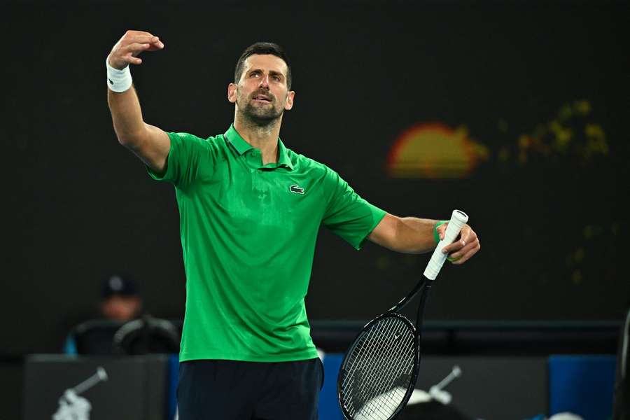 Novak Djoković bez gry melduje się w ćwierćfinale Australian Open po rezygnacji Mensika