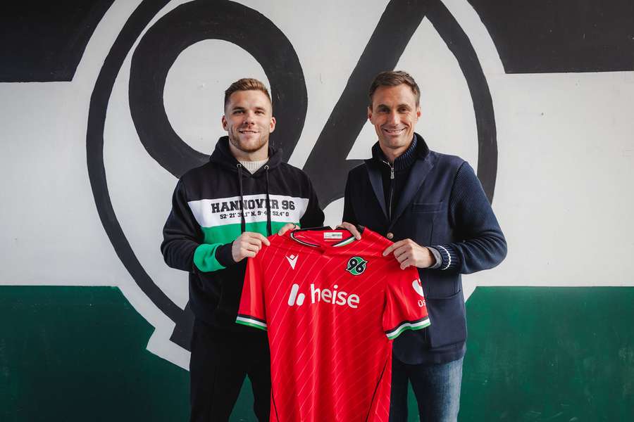 Oficjalnie: Benjamin Kallman nowym napastnikiem Hannover 96 po rozstaniu z Cracovią