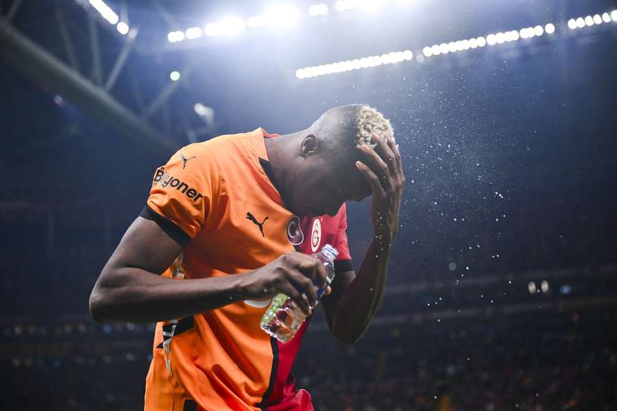 Man Utd are receiving weekly updates on Osimhen and Gyokeres ahead of the summer window