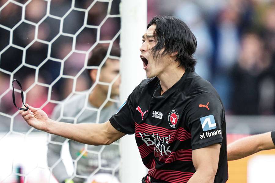 FCMs Cho-trøjer går som varmt brød til Sydkorea: Kan sælge 125.000 trøjer FCMs Cho-trøjer går som varmt brød til Sydkorea: Kan sælge 125.000 trøjer