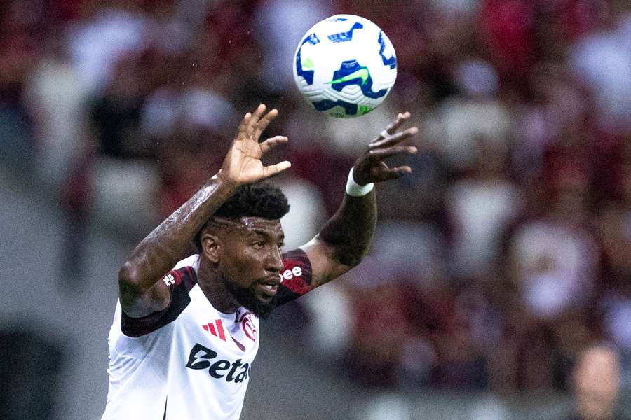 Emerson Royal chegou a ser vaiado pela torcida do Flamengo Emerson Royal chegou a ser vaiado pela torcida do Flamengo