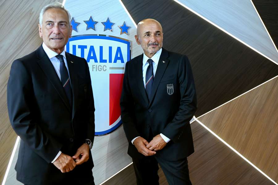 Gabriele Gravina lanzó varios dardos a Mancini