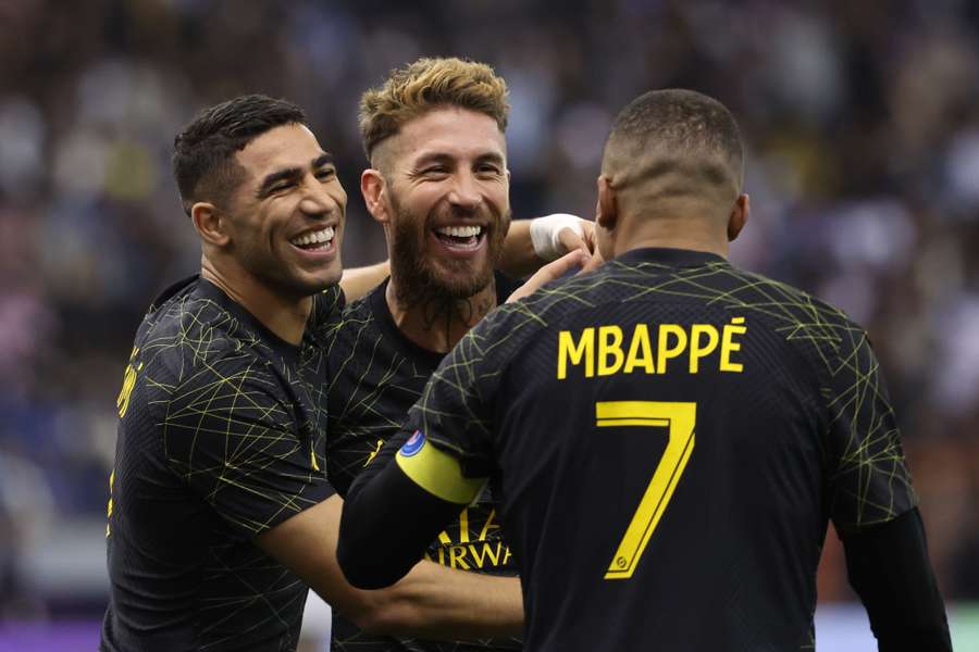 Sergio Ramos înscrie din pasa lui Mbappe Sergio Ramos înscrie din pasa lui Mbappe