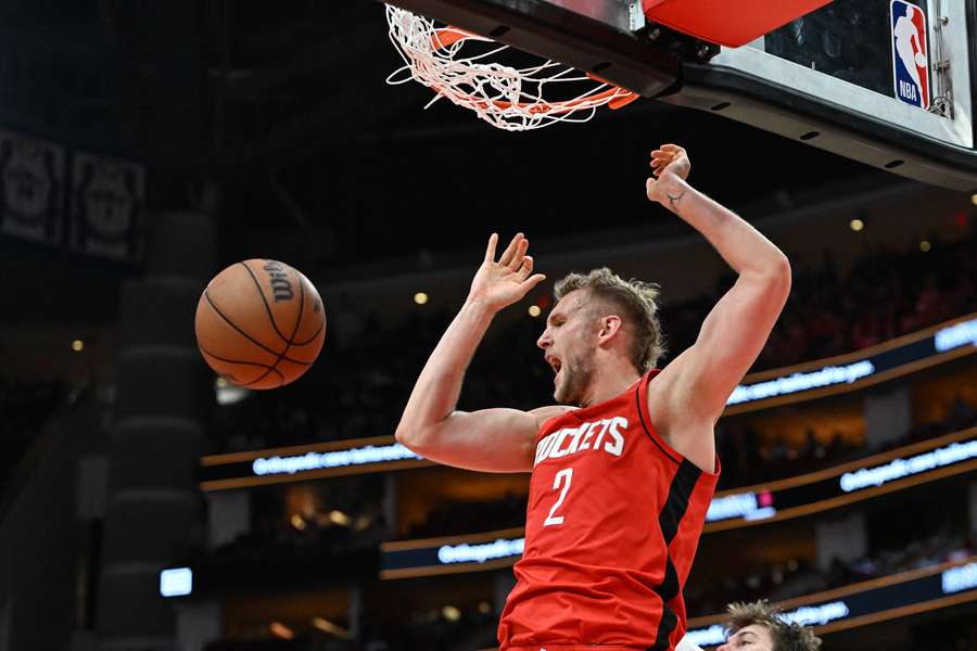 Jock Landale face au Jazz.