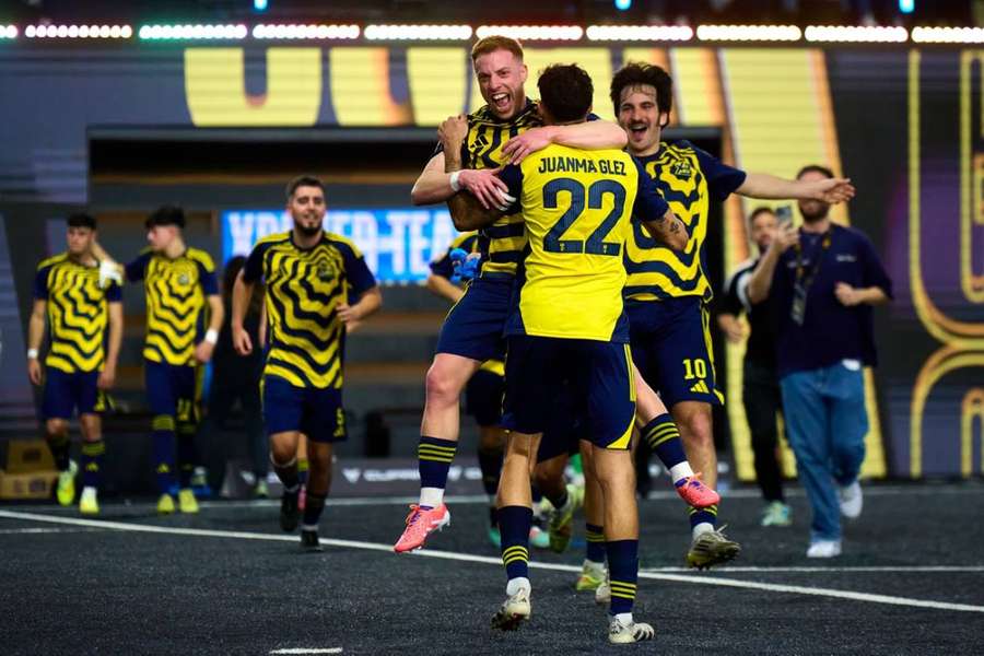 xBuyer Team, celebrando