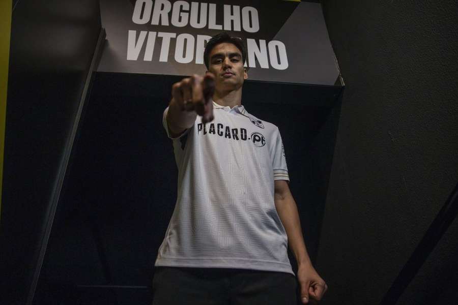 Hevertton Santos assinou pelo Vitória SC