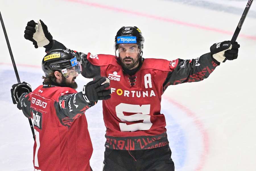 Michal Řepík po boku parťáka Romana Horáka.