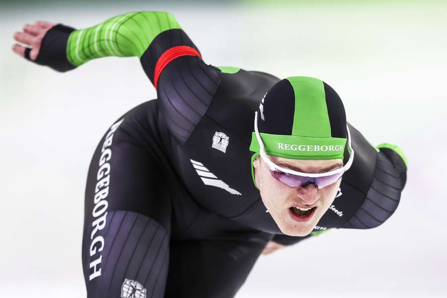 Janno Botman wint de 500 meter bij het NK Sprint in Heerenveen