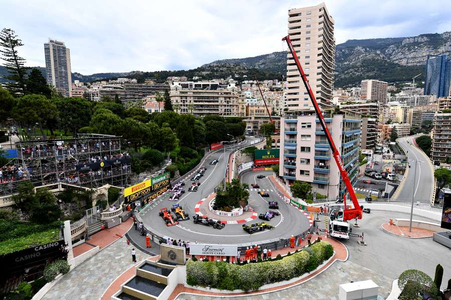 Vista geral da Curva Fairmont durante um Grande Prémio de Fórmula 1 Vista geral da Curva Fairmont durante um Grande Prémio de Fórmula 1
