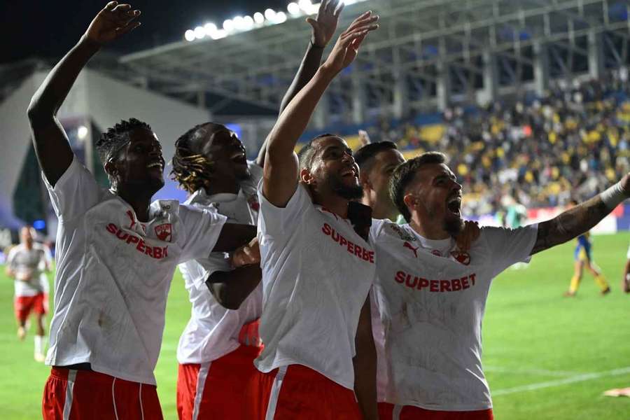 Dinamoviștii sărbătorescu un gol contra Petrolului 