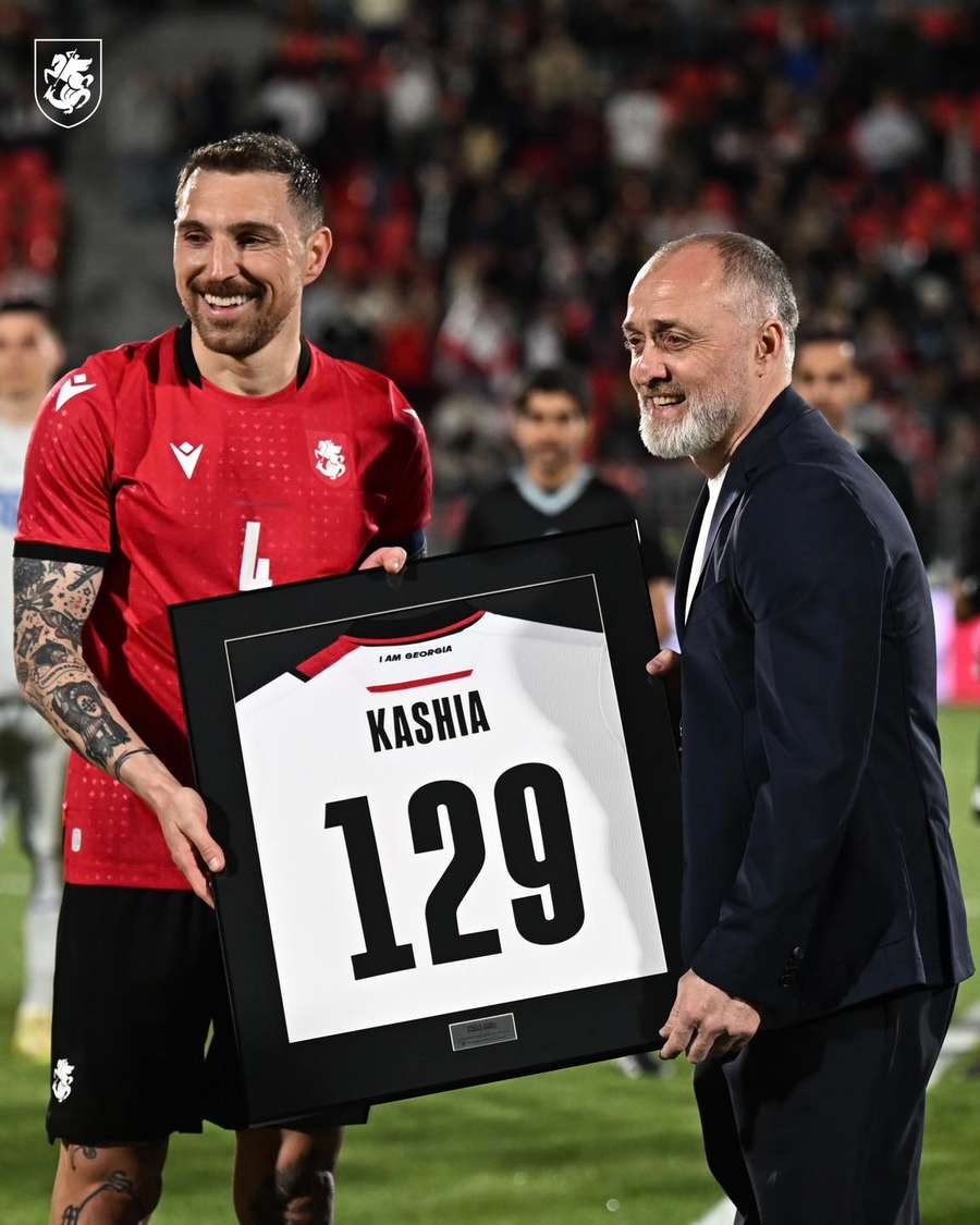 Kashia a fost premiat înainte de startul meciului Kashia a fost premiat înainte de startul meciului