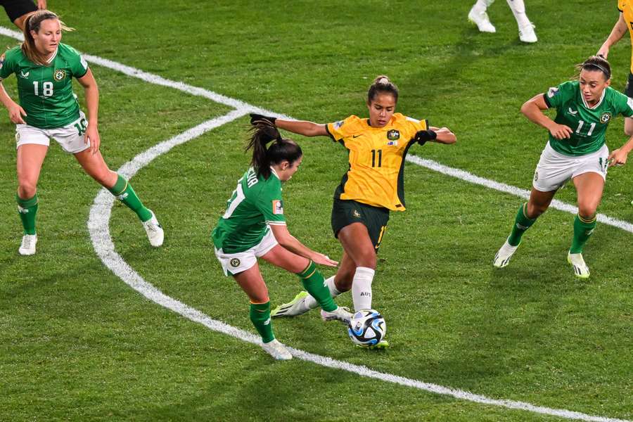 Ireland's forward Marissa Sheva and Australia's forward Mary Fowler battle for the ball