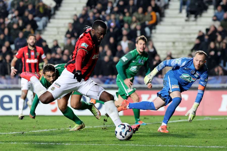 Ndombélé ešte nechce zamieriť do starého železa.