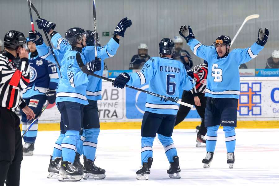 Hokejisti Slovana vyrovnali sériu s Nitrou na 1:1.