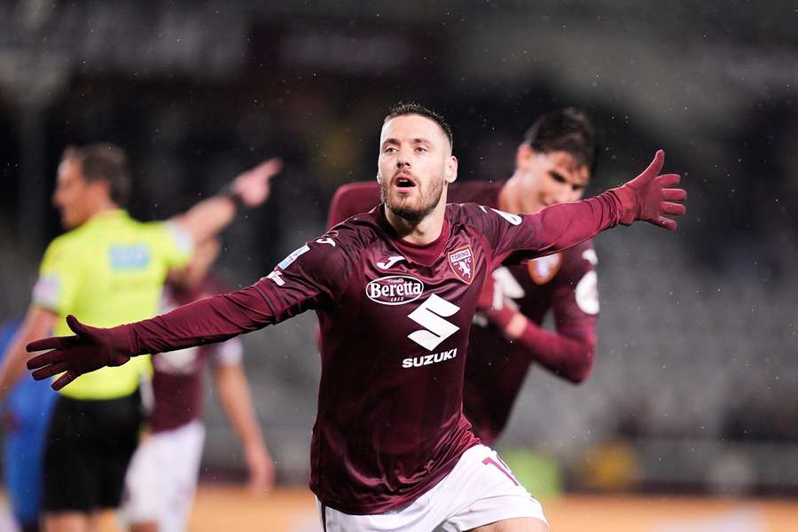 Nikola Vlasic esulta per il gol segnato all'Empoli