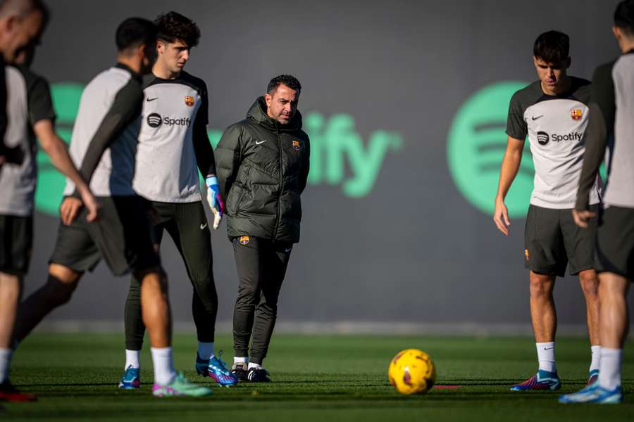 Xavi, durante el entrenamiento de este jueves en Barcelona