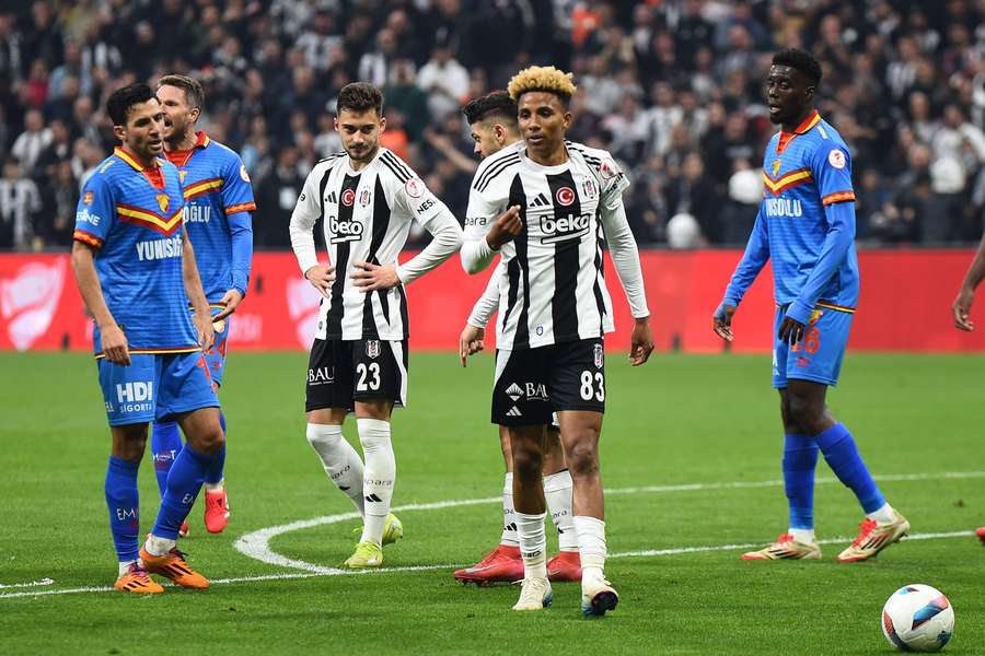 Gedson marcou para o Besiktas de grande penalidade