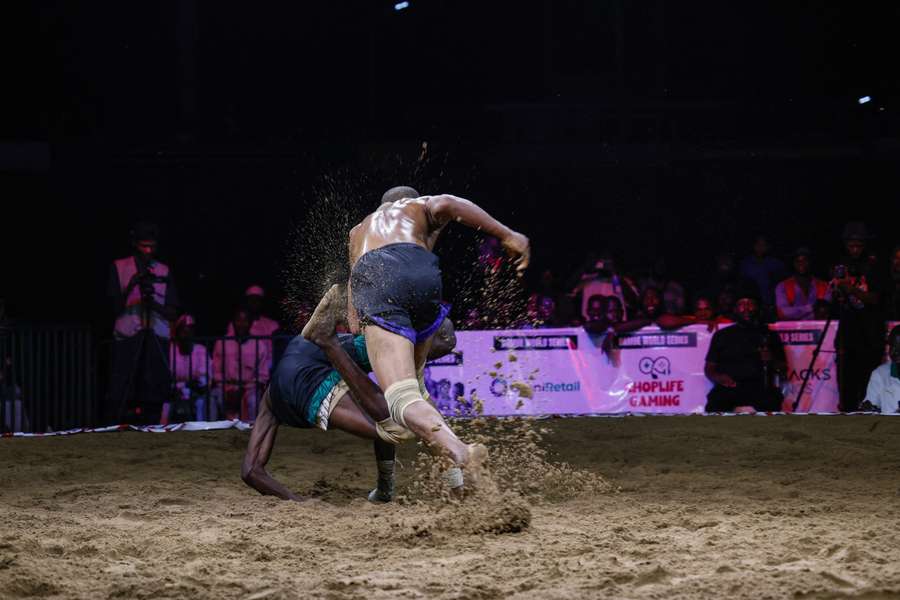 El dambe, un deporte duro El dambe, un deporte duro