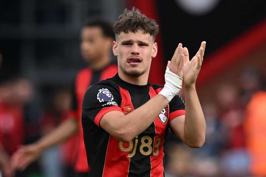 Milos Kerkez vai ser reforço do Liverpool