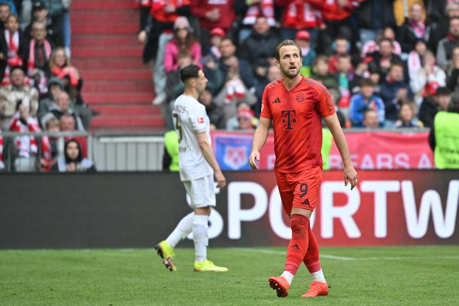 Harry Kane viene sostituito