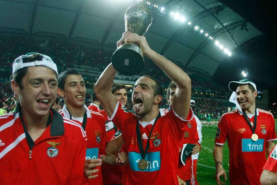 Ruben Amorim celebra la Copa de la Liga con Javi García, Di María y Felipe Menezes