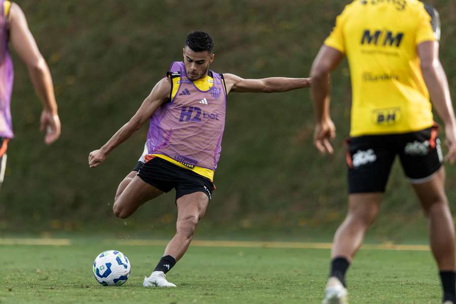 Galo treina para colocar o pé na forma no Brasileirão