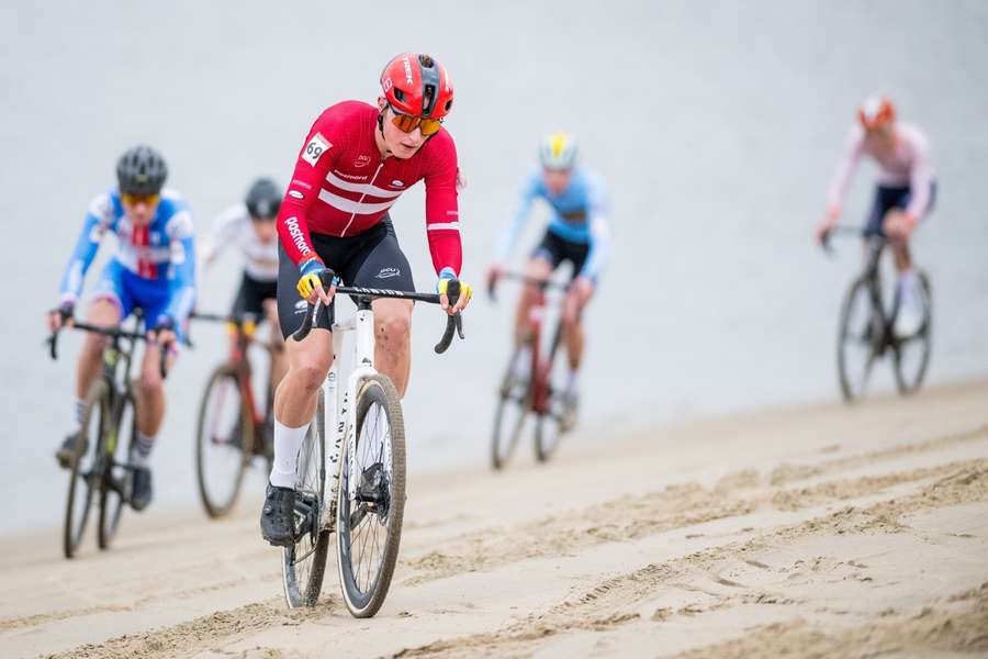 Albert Withen Philipsen hentede søndag en femteplads ved juniorernes cyklecross-VM i tjekkiske Tábor.