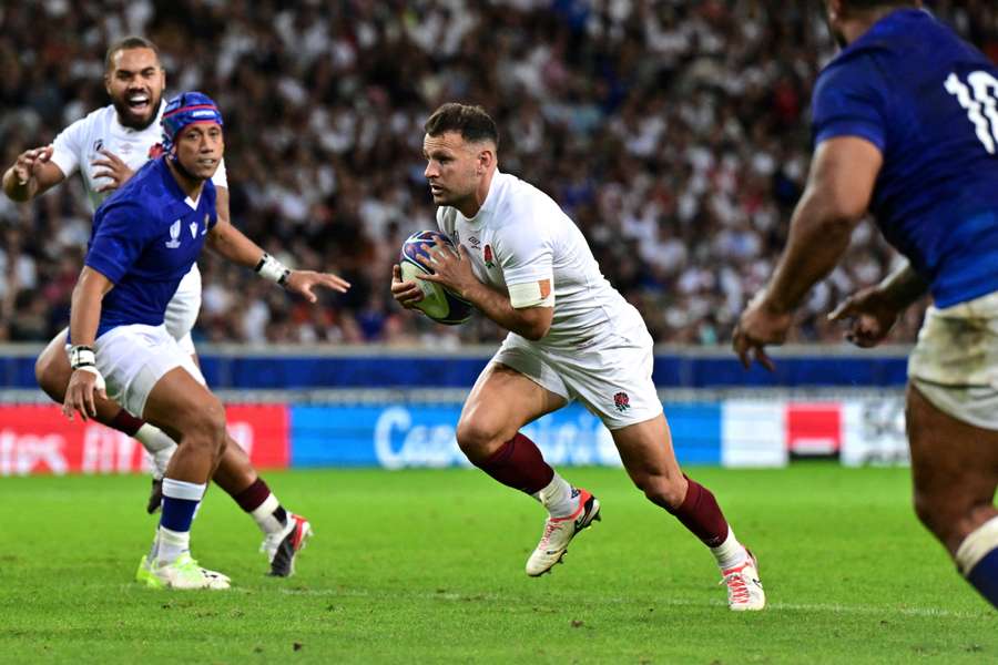 Danny Care runs with the ball on his way to scoring the winning try against Samoa