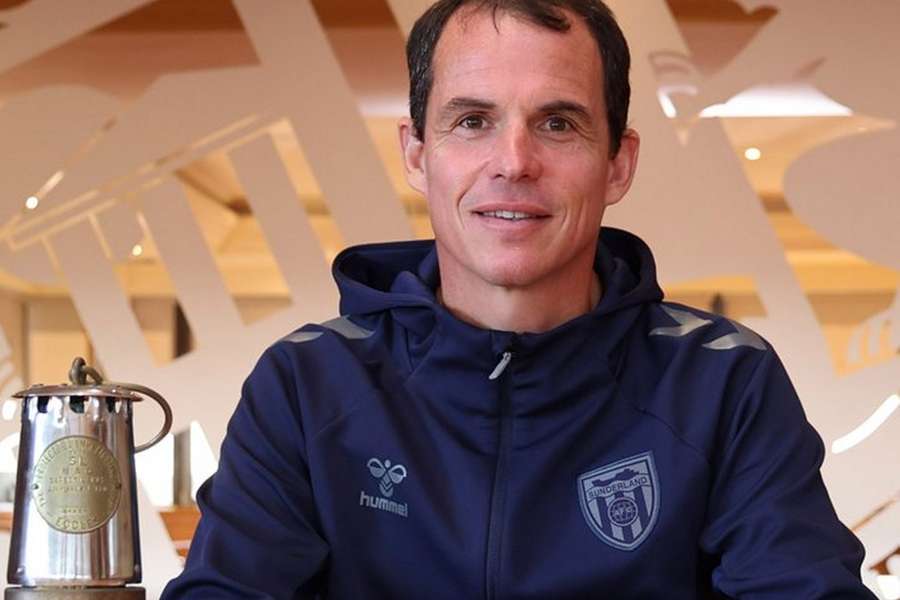 Le Bris happy with his Sunderland record-makers after Man City draw Le Bris happy with his Sunderland record-makers after Man City draw