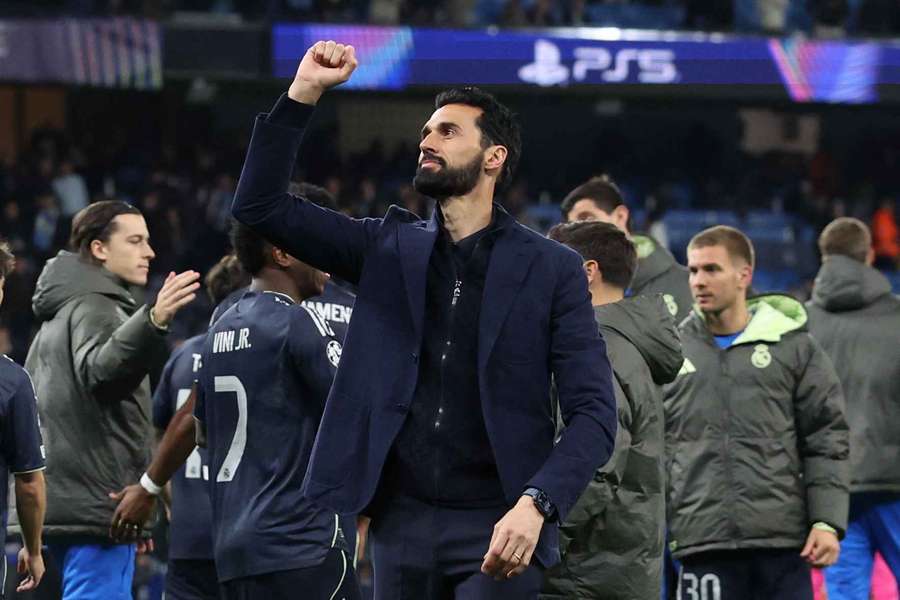 Real-Trainer Alvaro Arbeloa feiert den Einzug ins Viertelfinale der Champions League.