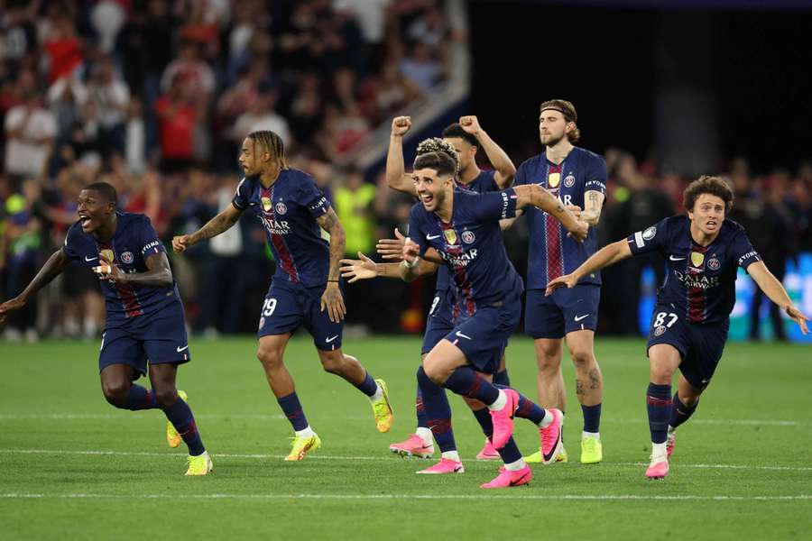 Radost hráčů PSG po vítězném penaltovém rozstřelu.