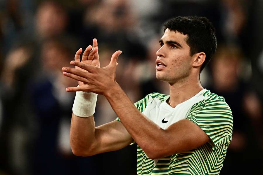 Navarro esteve com o seu antigo aluno no ginásio antes de este voar para Roland Garros