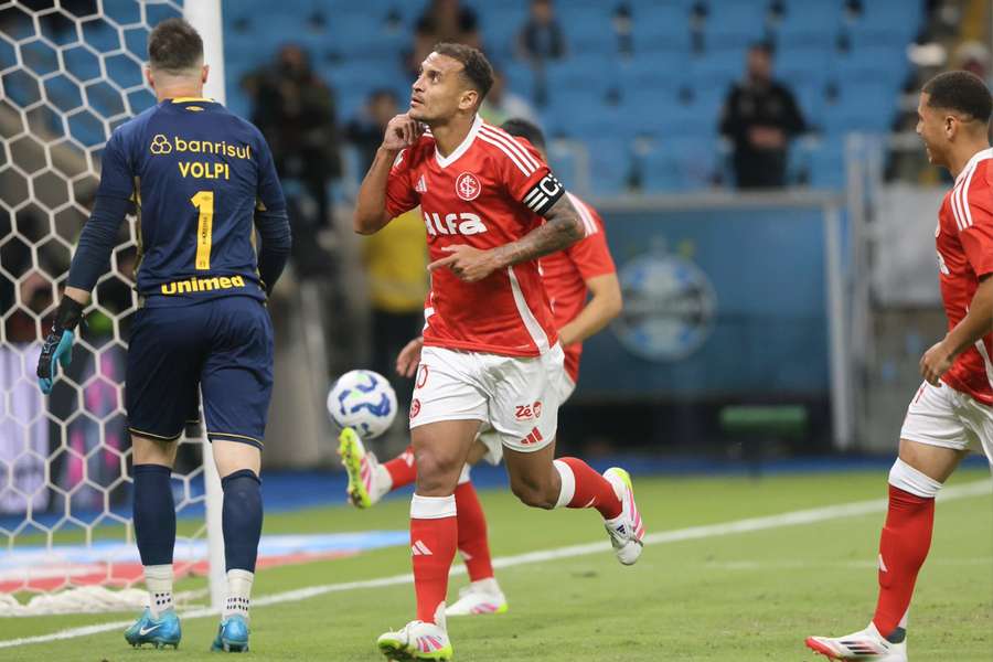 Alan Patrick fez o golo do empate do Inter no Gre-Nal 447